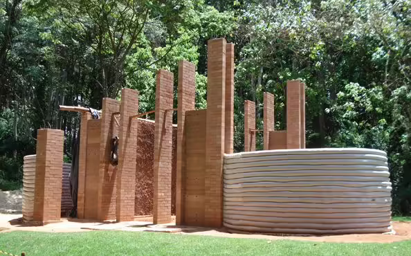 Estrutura em tijolo de solo cimento parede taipa de20pilao pau a pique superadobe